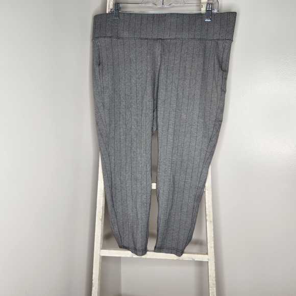 torrid Pants - Torrid womens size 1 black white printed pull on pants